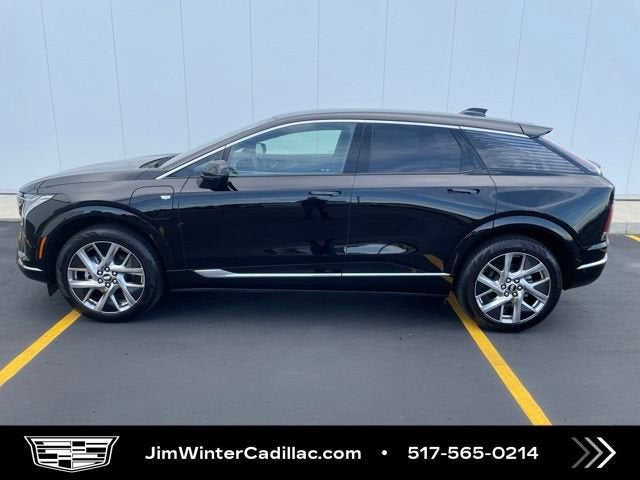 2025 Cadillac OPTIQ Luxury 2