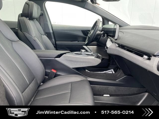 2025 Cadillac OPTIQ Luxury 2