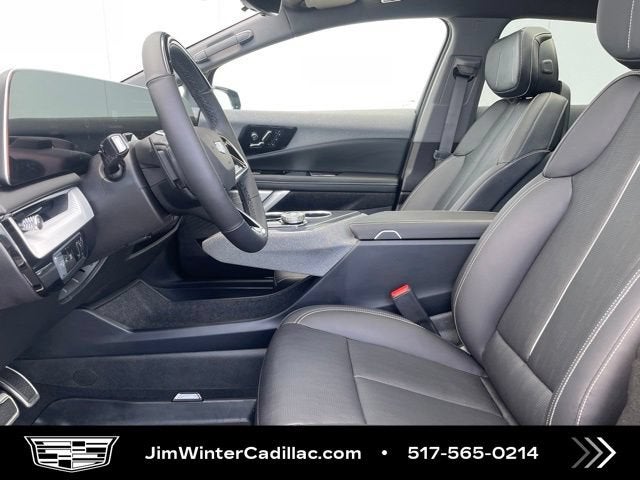 2025 Cadillac OPTIQ Luxury 2