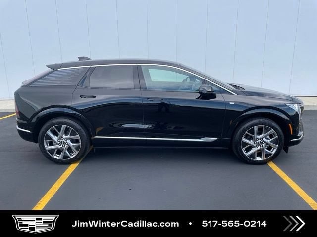 2025 Cadillac OPTIQ Luxury 2