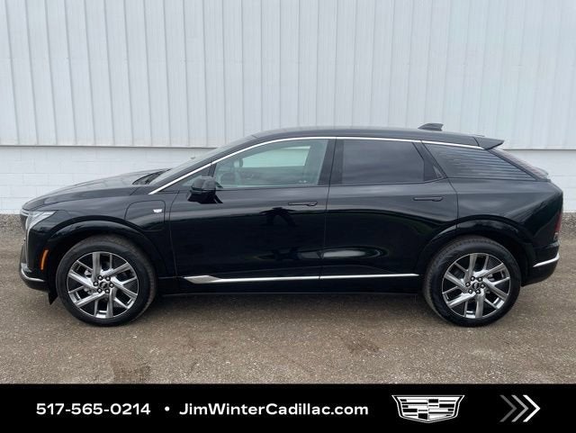 2025 Cadillac OPTIQ Luxury 2