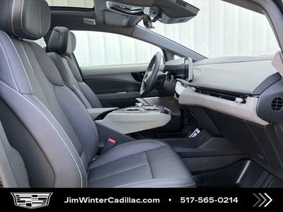 2025 Cadillac OPTIQ Luxury 2