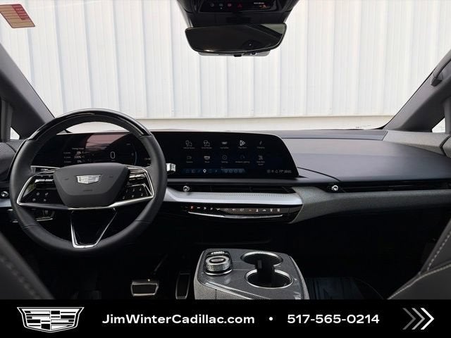 2025 Cadillac OPTIQ Luxury 2