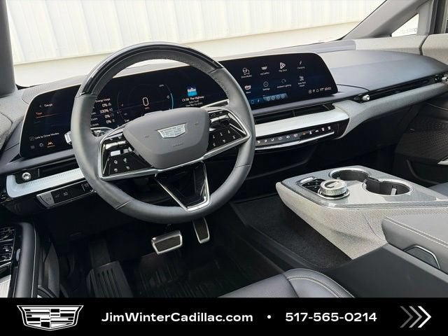 2025 Cadillac OPTIQ Luxury 2
